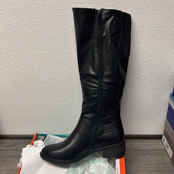 Baretraps Women's Knee-High Boots - Picture 5 of 7